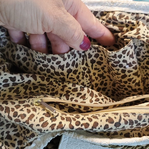 White Faux Leather & Straw Boho Shoulder Bag - Picture 11 of 15